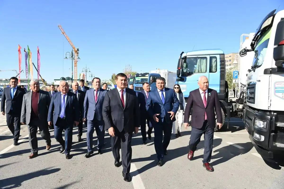 Қызылордада Еңбек күні қарсаңында «Үлгілі елді мекен» облыстық конкурсы жеңімпаздарына 19 коммуналдық техника табысталды