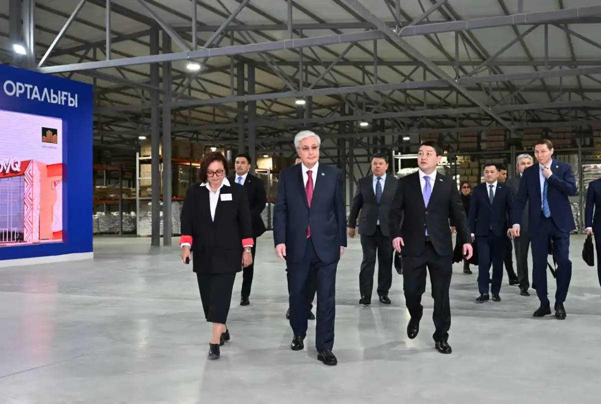 Тоқаев Ақтаудағы көтерме сауда-тарату орталығын аралап көрді