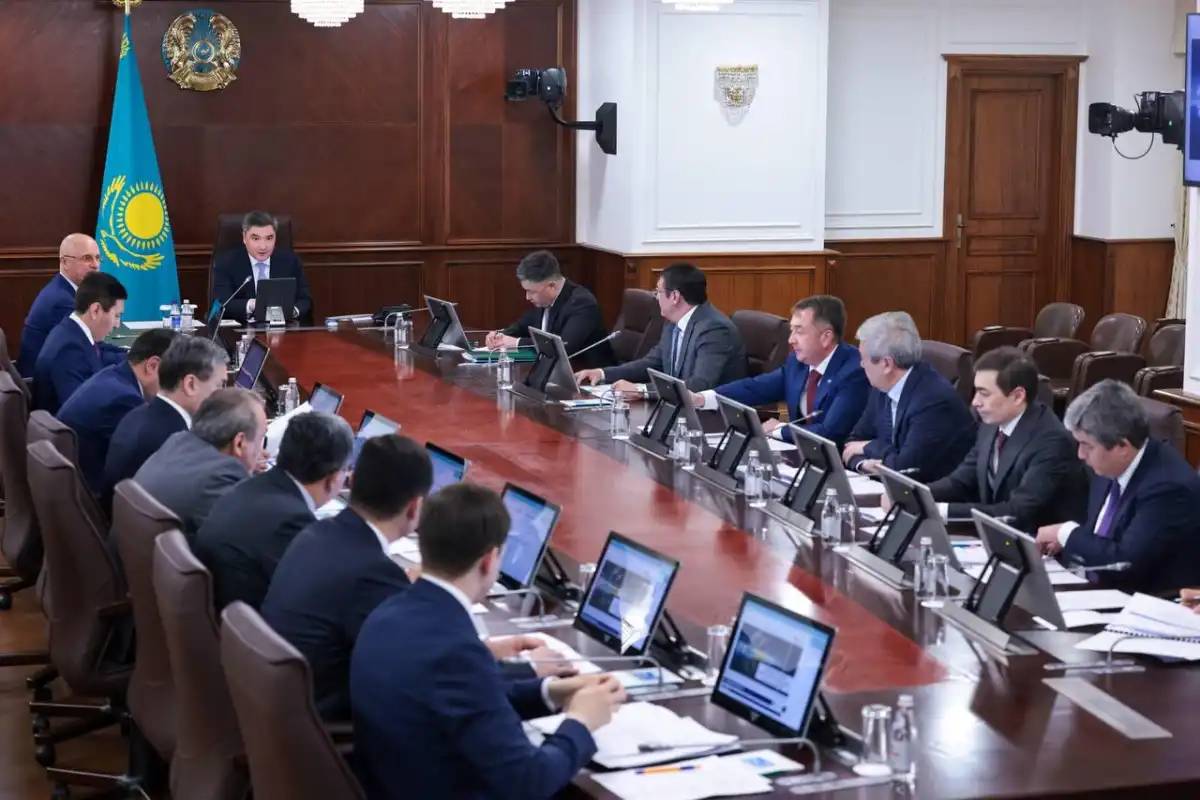 Олжас Бектенов ЖЭК дамыту мәселелері жөніндегі энергетикалық кеңестің отырысын өткізді