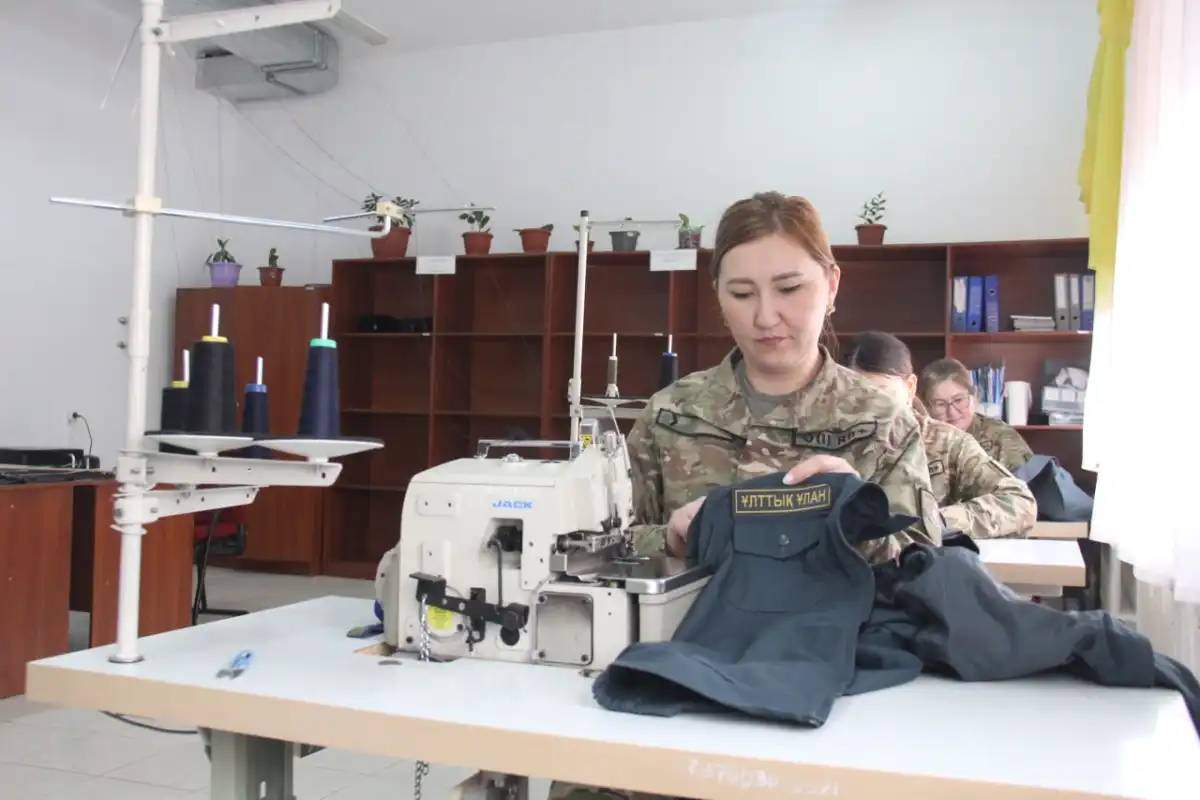 Жеңістің 80 жылдығы: Ұлттық ұлан жауынгерлерінің салтанатты киімдері әзірленіп жатыр