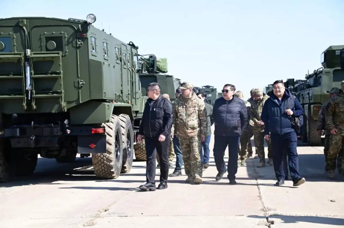 Депутаттар әскери парадқа дайындық барысымен танысты