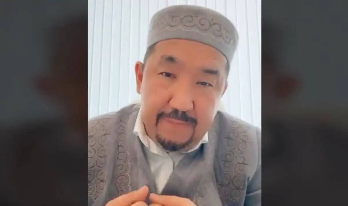 «Меккеге ұшақ бос бармайды, бірақ көршіге кірмейміз»: Нұрлан имам ұлтқа қызмет етуді бірінші орынға қоюға шақырды