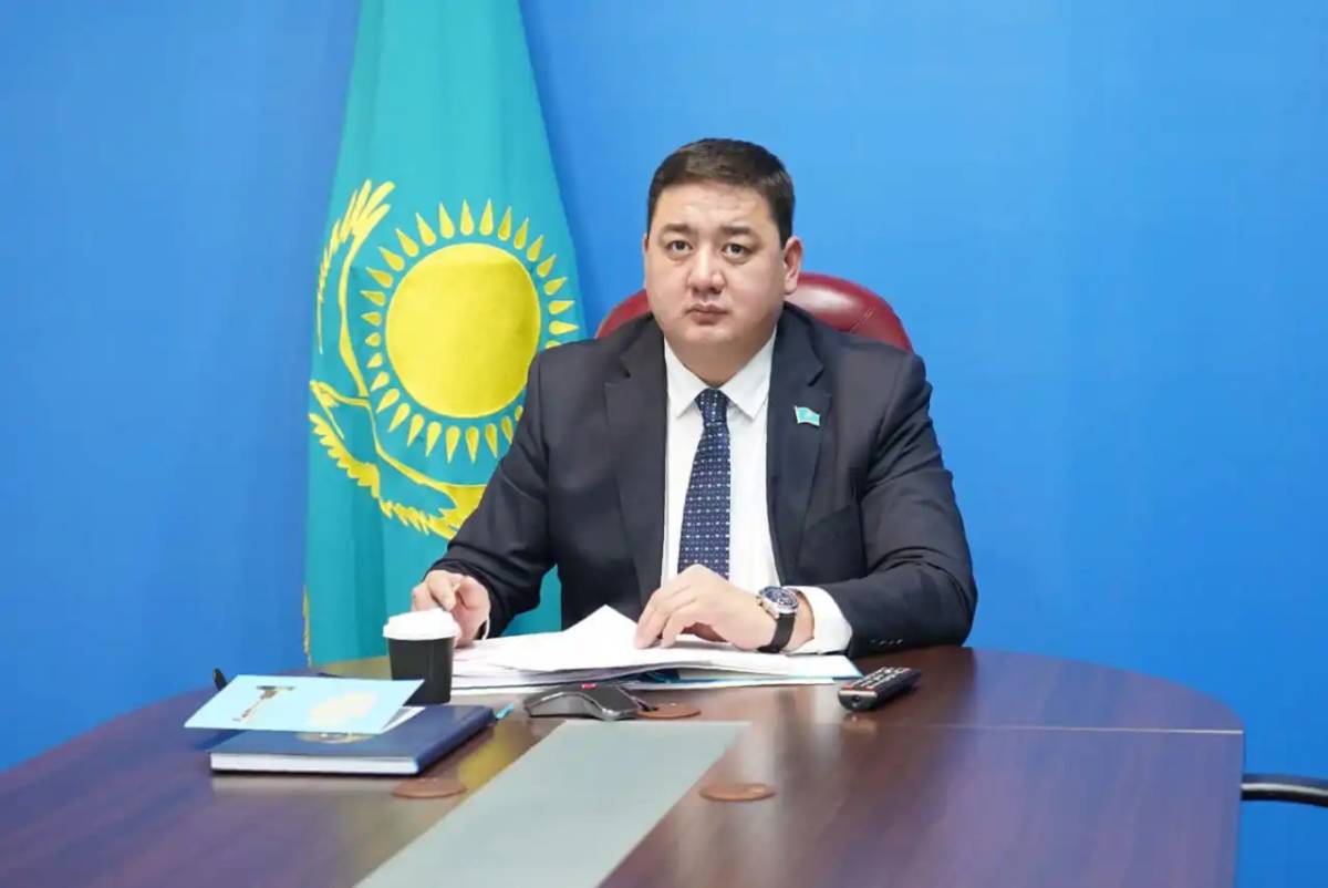 Ерлан Каналимов астаналықтарды келе жатқан Жаңа жыл мерекесімен құттықтады