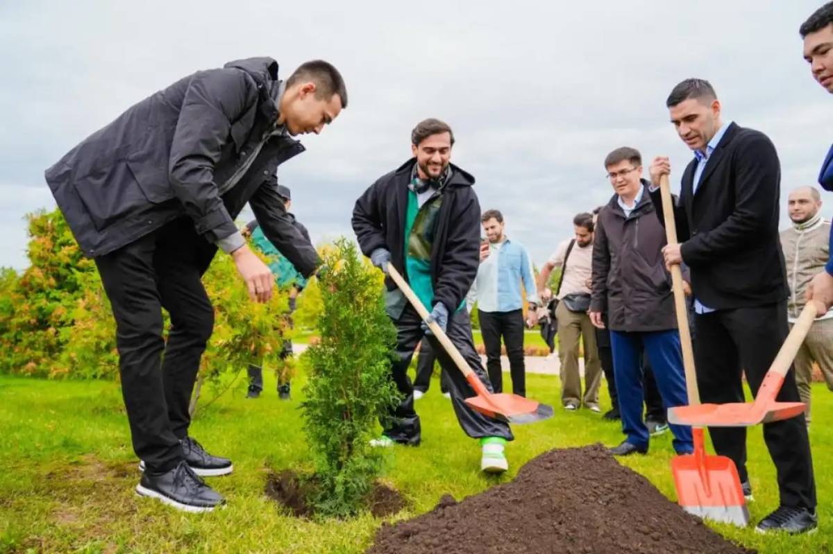 Елордада танымал әнші Jony-ге көшет сыйлады