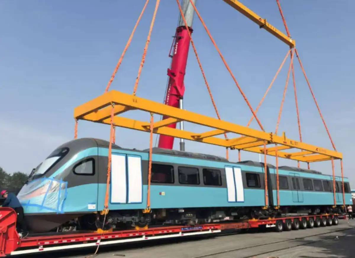 LRT: Астанаға тағы екі жылжымалы құрам жеткізілді