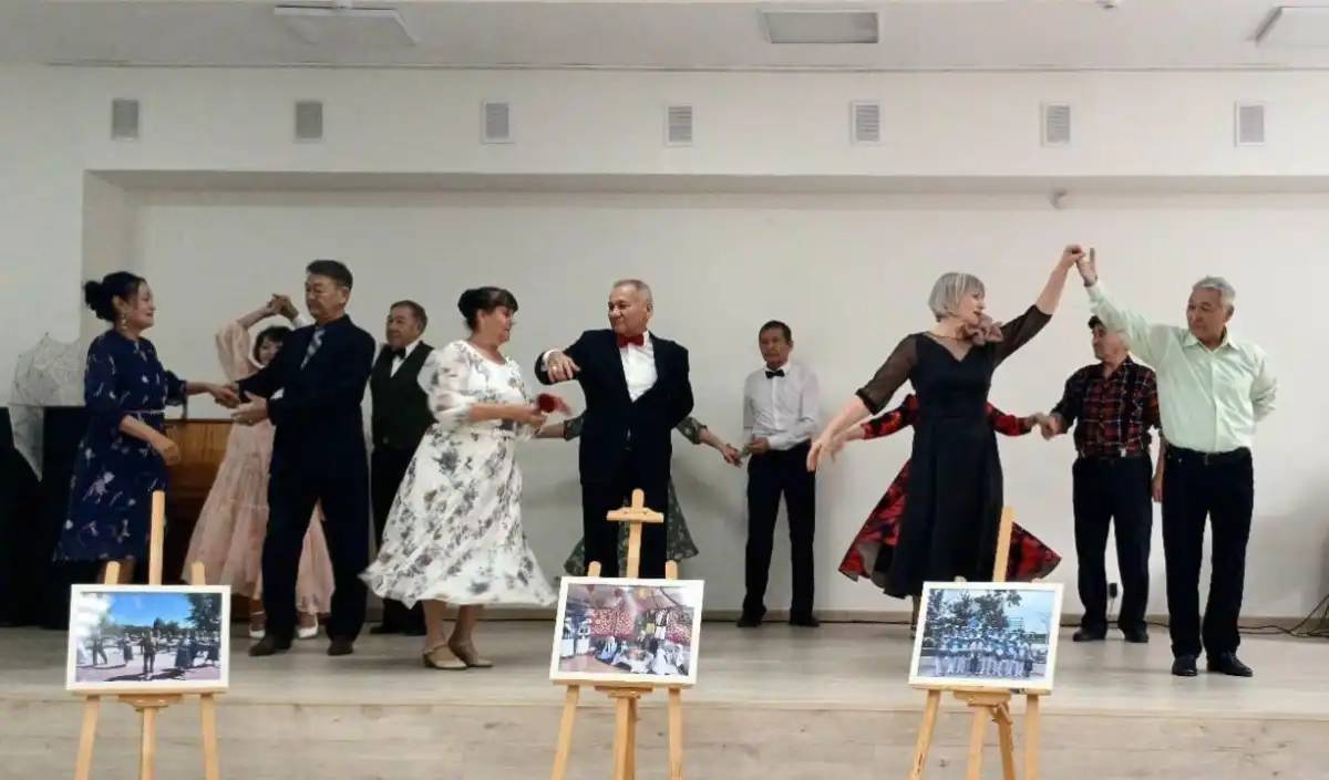 Астанада колледж студенттері қарияларға құрмет көрсетті