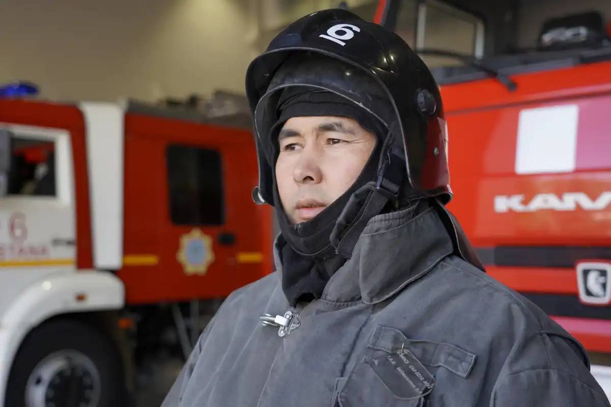 «Үнемі уайымдайды»: астаналық өрт сөндіруші жұмысының қыр-сырын айтты