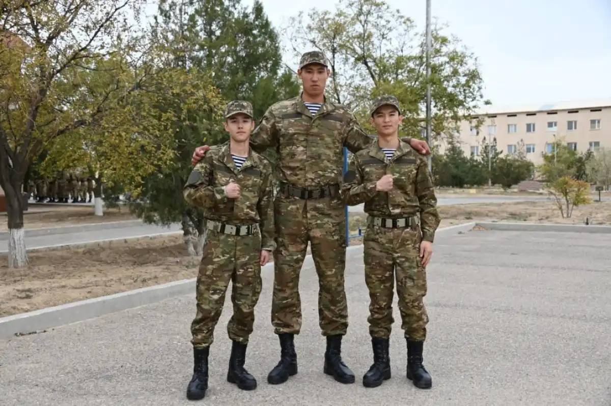 «2 метр 9 сантиметр: Еліміздегі ең бойшаң сарбаз әскери борышын қайда өтеп жүр