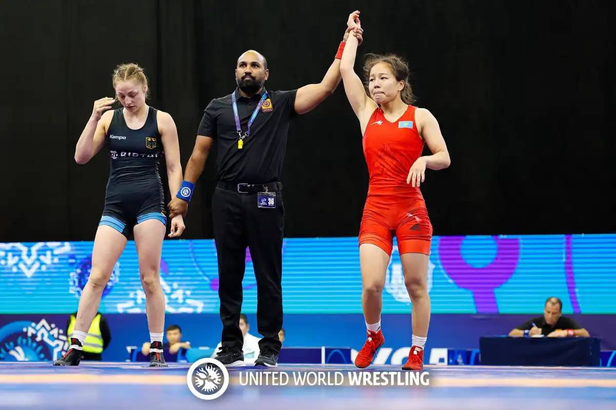 Президент балуан Шұғыла Өмірбекті жеңісімен құттықтады