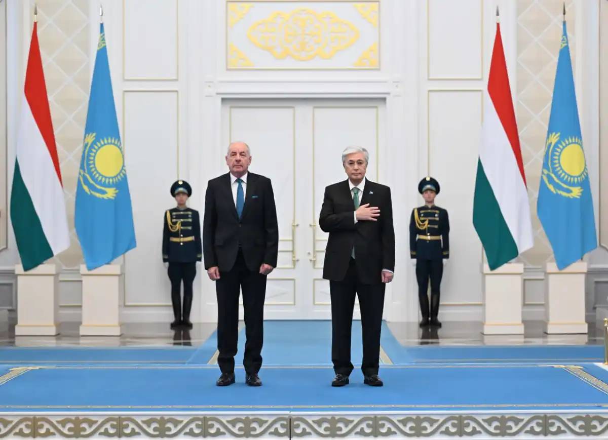 Тоқаев Ақордада Мажарстан Президентін салтанатты түрде қарсы алды