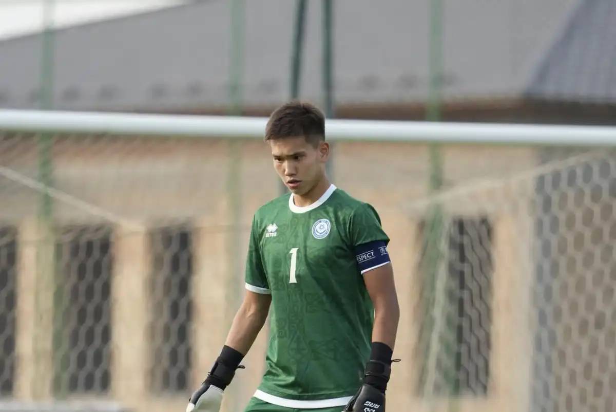 «Қайраттың» қақпашысына су жаңа көлік сыйға берілді