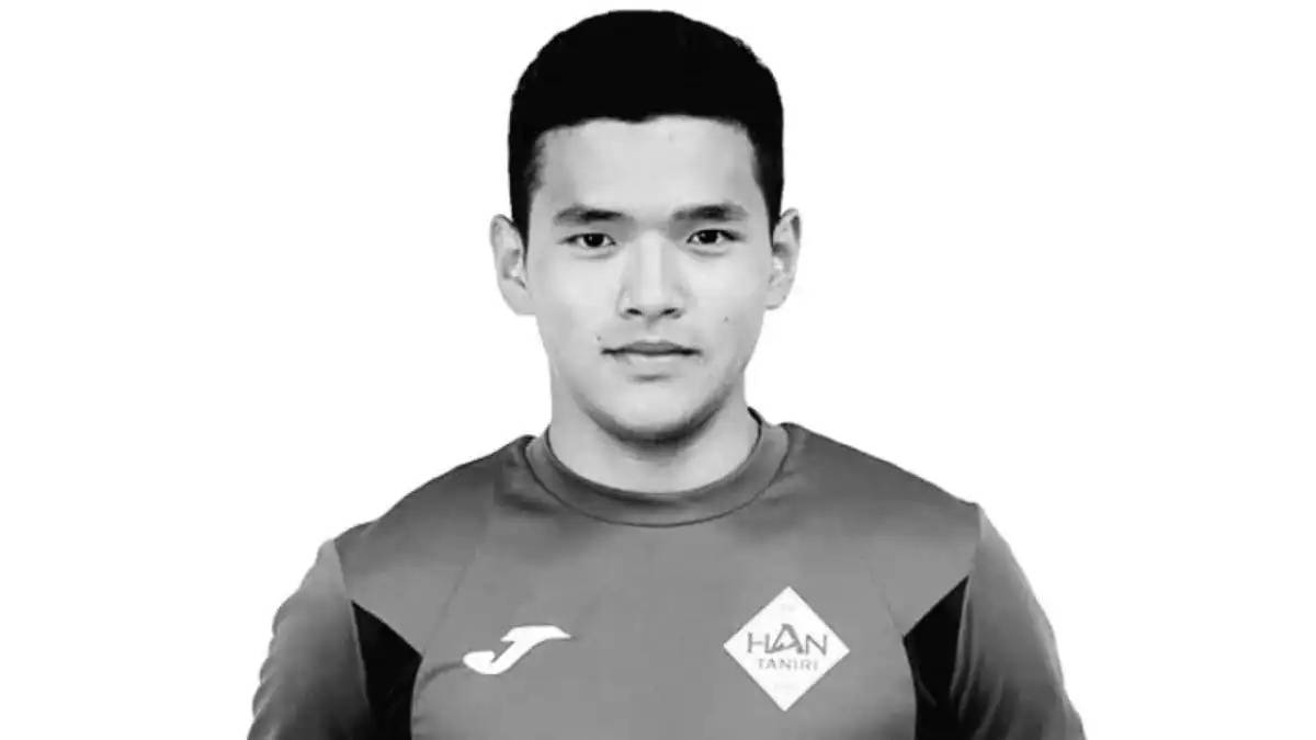 19 жастағы футболшы ойын кезінде көз жұмды