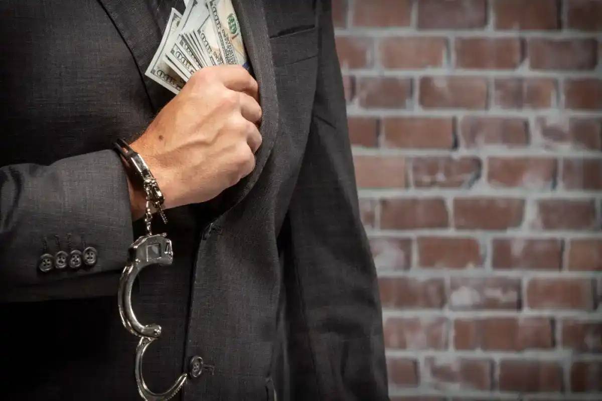 Мұнай өнімдерінің заңсыз айналымы үшін күдікті Біріккен Араб Әмірліктерінен экстрадицияланды