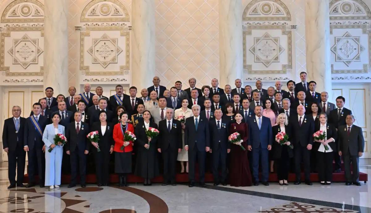 Республика күніне орай Мемлекет басшысы елге еңбегі сіңген азаматтарды марапаттады