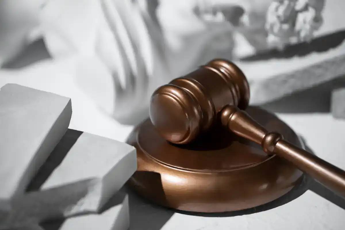 Сенат Жоғарғы Соттың үш судьясын қызметінен босатты