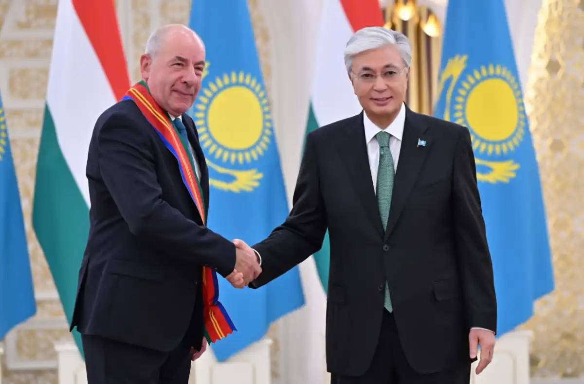 Мемлекет басшысы Мажарстан Президентін І дәрежелі «Достық» орденімен марапаттады