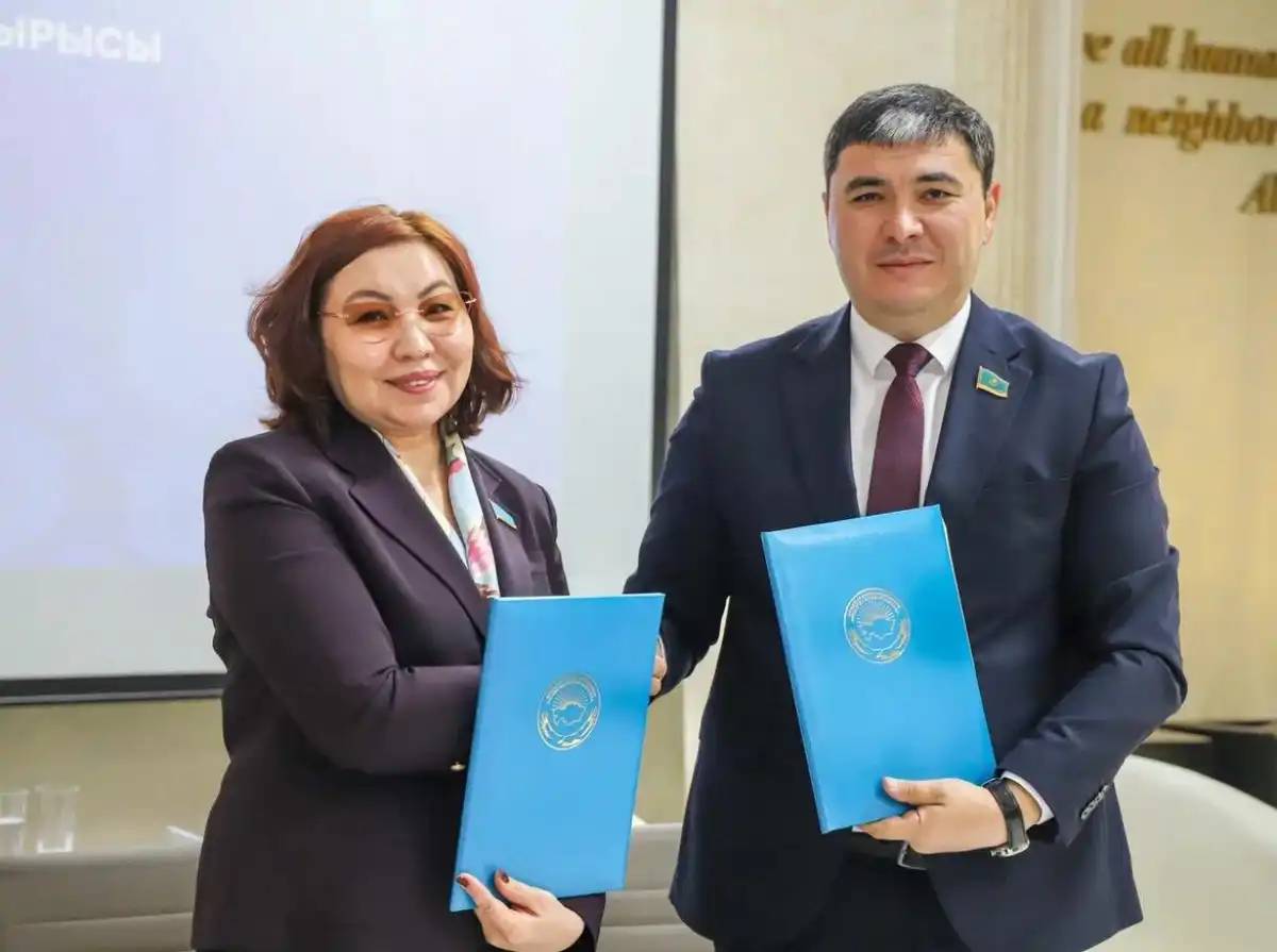 Этносаралық келісім: Бас редакторлар клубы мен ҚХА журналистер клубы меморандумға отырды