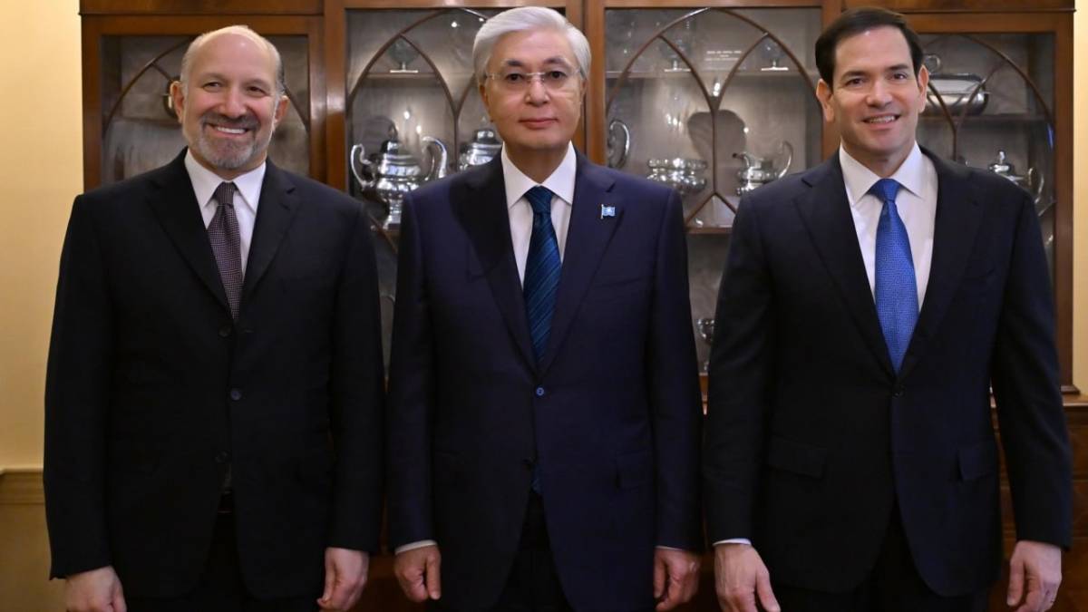 Президент АҚШ Мемлекеттік хатшысымен және Ақ үй Әкімшілігінің басқа да өкілдерімен кездесті