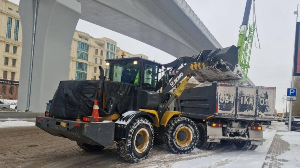 Астанада 3 мыңға жуық жұмысшы қар тазалауға шықты