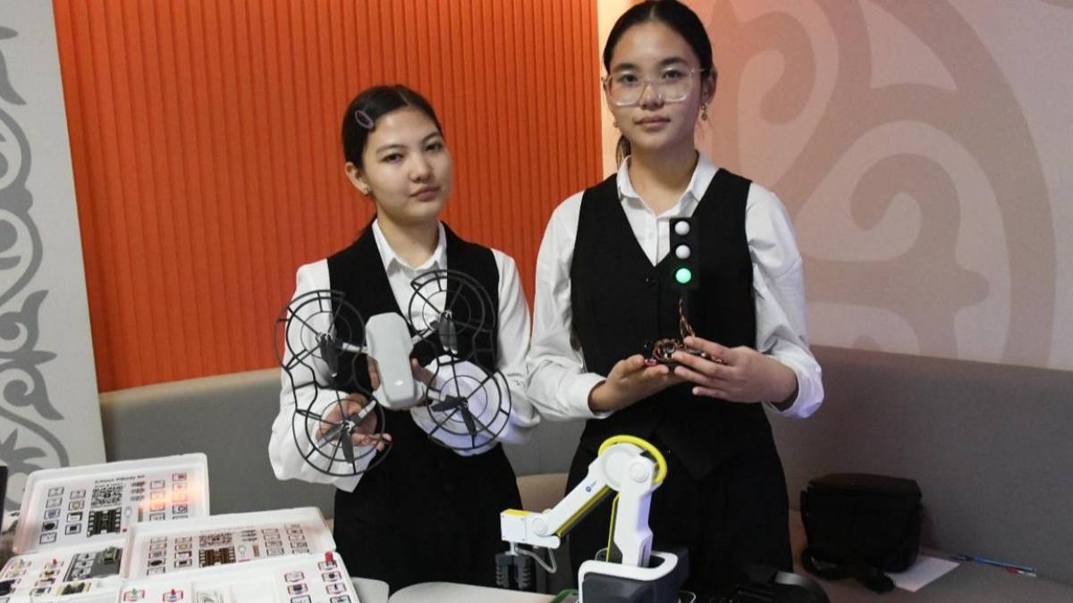 Астаналық мектепте оқушылар алақан арқылы төлем жасайды