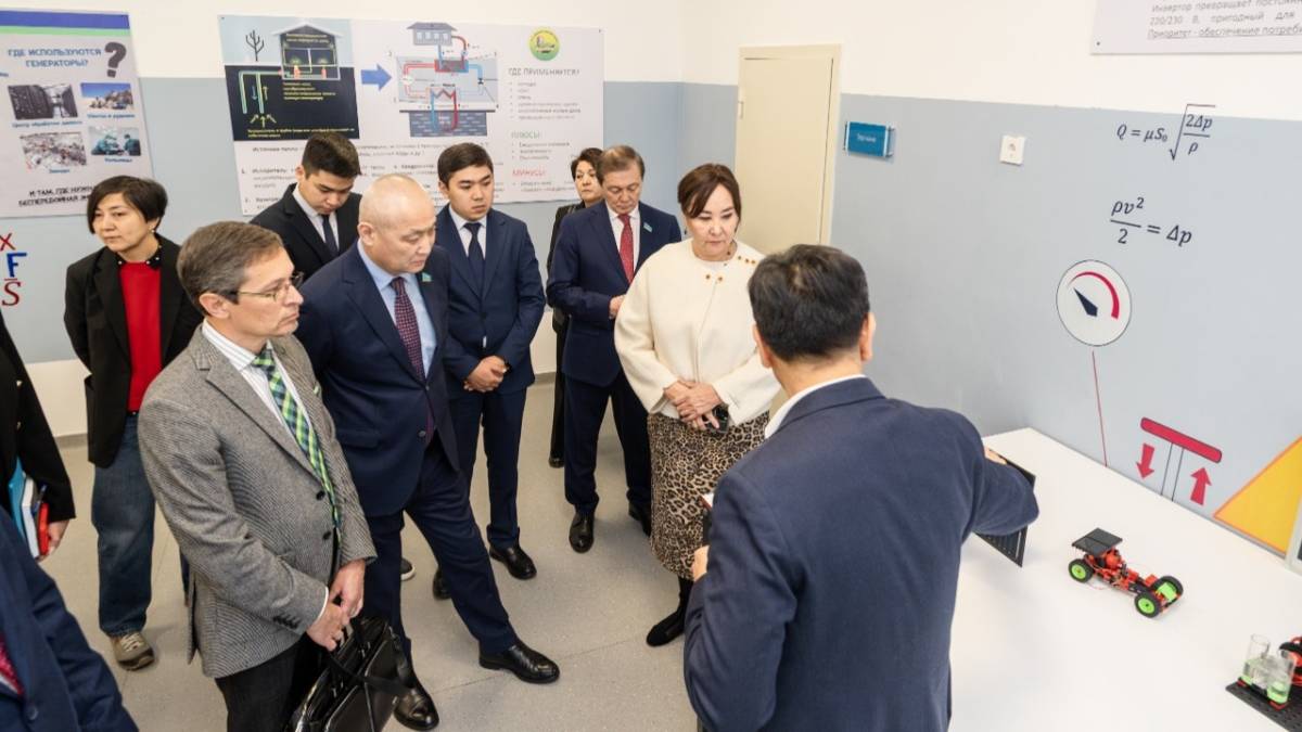 «Энергия үнемдеу балалардың көзімен»: Астаналық мектепте заманауи құралдармен жабдықталған физика кабинеті ашылды