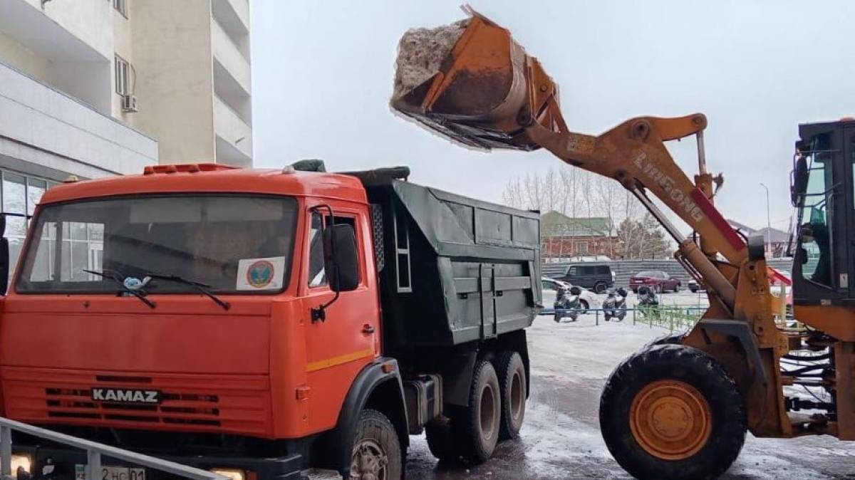 Астанада қар күреу жұмысына 3000-ға жуық коммуналдық қызметкер жұмылдырылды