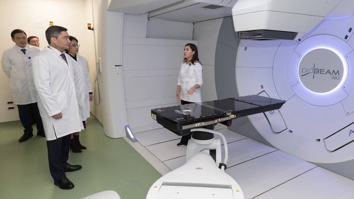 Президент тапсырмасы: Бектенов медициналық мекемелердің жұмысымен танысты