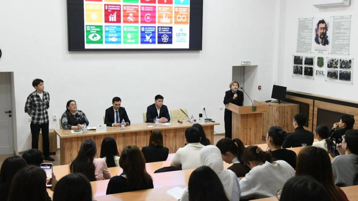 «Эко-Хаб» елордалық студенттерге қалдықтарды қайта өңдеудің маңыздылығы туралы түсіндірді