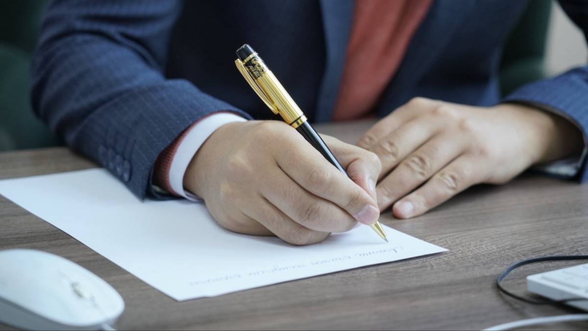 Үздіктерге жол ашық: мемлекеттік қызметке іріктеусіз қабылдау мүмкіндігі