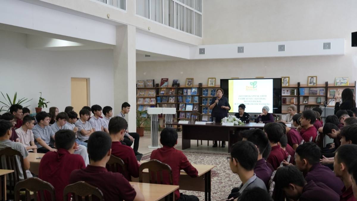 «Таза Қазақстан»: астаналық ардагерлер студенттерге табиғатты қорғау тақырыбында дәріс оқыды