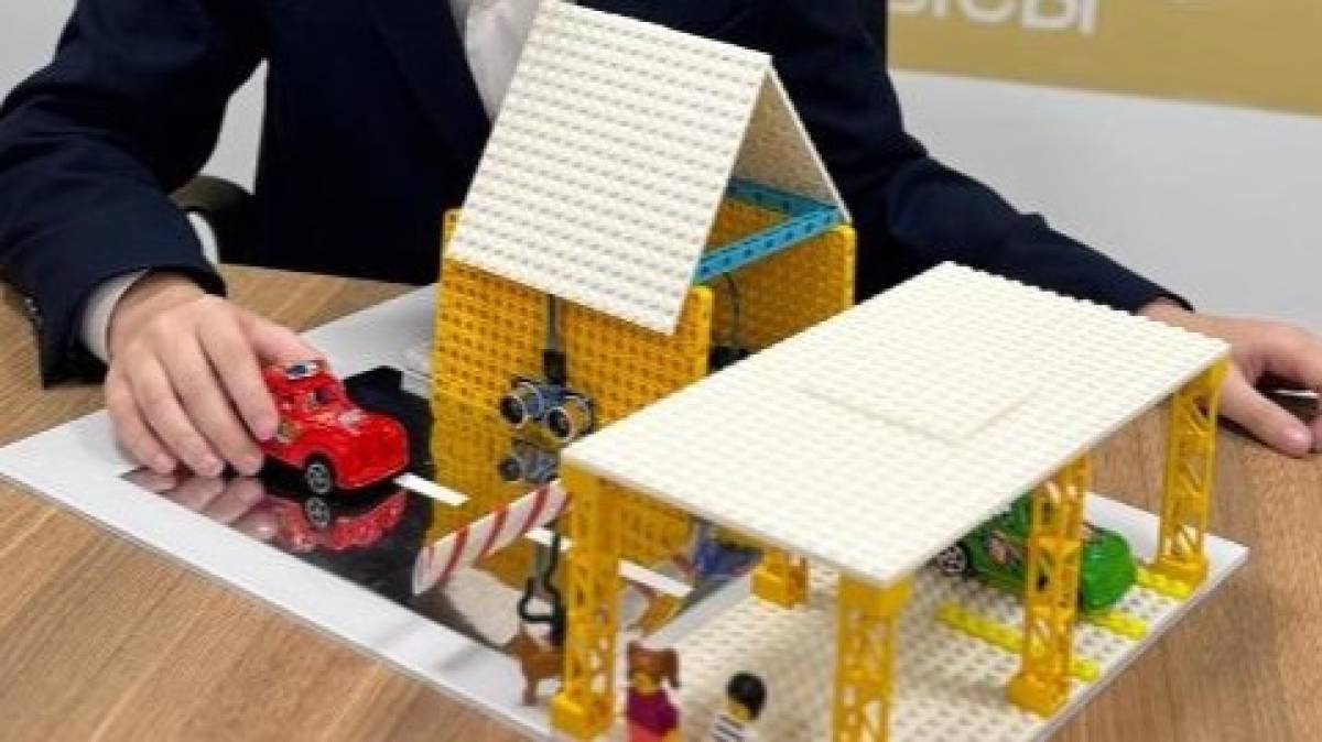 Астанада мектеп оқушысы «Ақылды шлагбаум» ойлап тапты