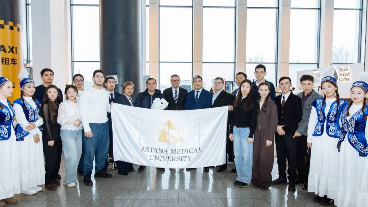 Ауғанстандағы гуманитарлық миссия: дәрігерлер елге оралды