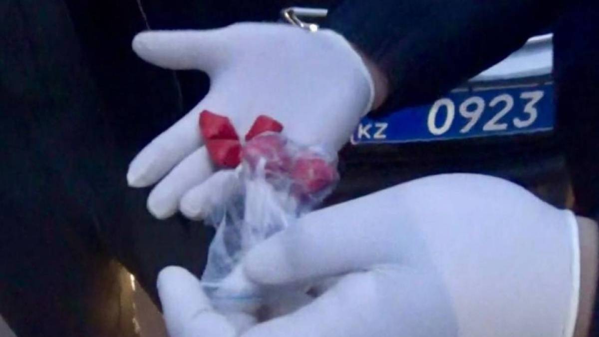 Павлодарда магнит арқылы есірткіні жасырын қойып жүрген күдікті ұсталды