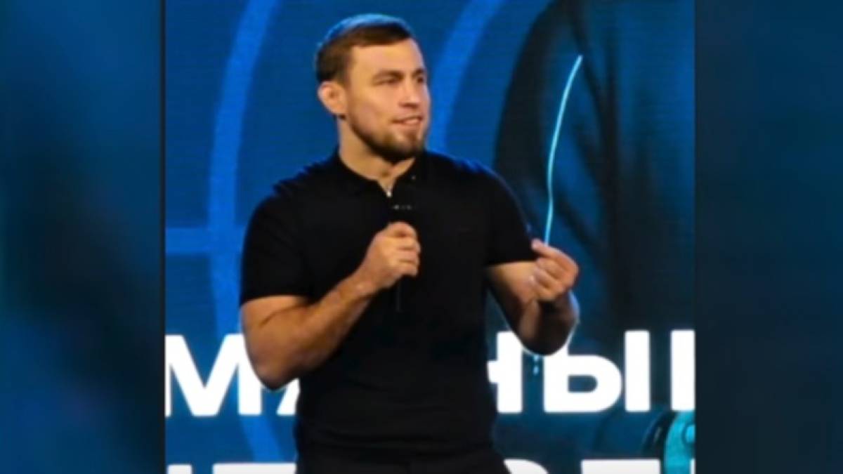 «Өгей әкем нашақор болды»: танымал спортшы Василий Тахтай балалық шағы туралы айтты