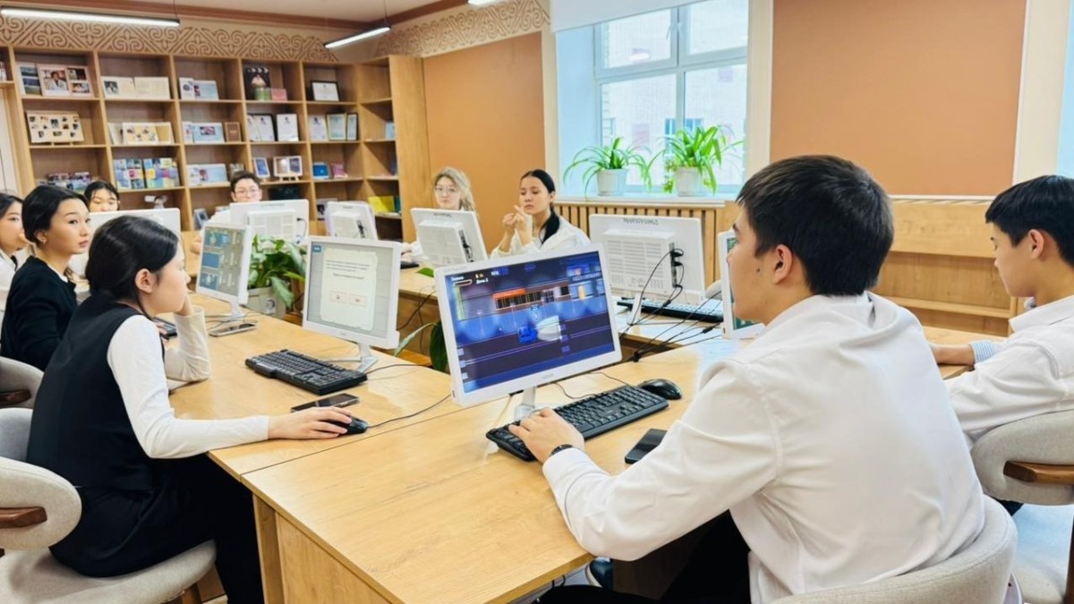 «Заң және тәртіп»: елордалық оқушылар арасында Qarzhy saqshysy ойыны өтіп жатыр